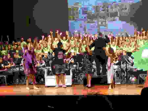 La Nucía // “L’Escola Canta” llenó l’Auditori de música, coros y público 