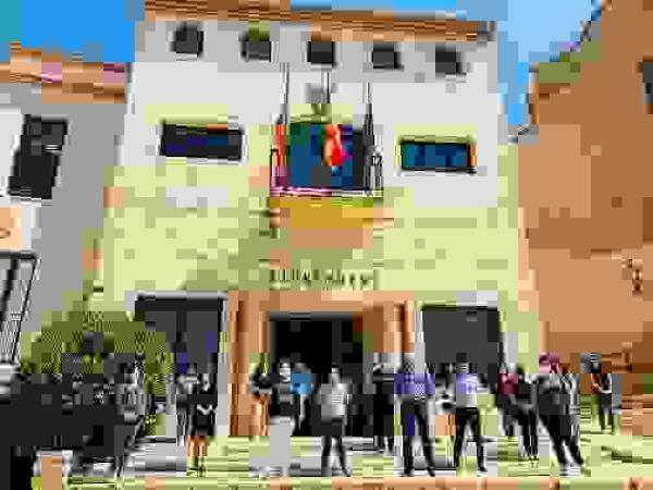 Finestrat guarda 1 minuto de silencio por las victimas de  la COVIT-19 