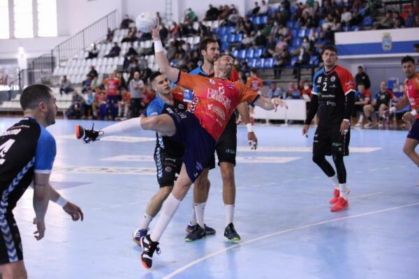 Victoria del Balonmano Benidorm en un partido muy trabajado ante el Sinfín 