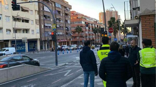 Movilidad automatiza un semáforo en la avenida Beniardá para priorizar el paso de los vehículos de la Guardia Civil en caso de emergencias 