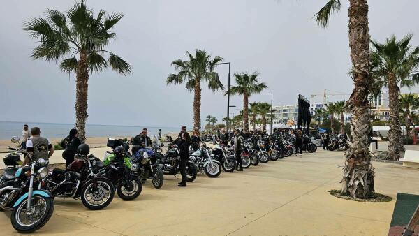 El Iberia Motor Fest reúne a miles de aficionados al motor de toda España en el parque de la Antoneta