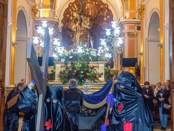 Devoción y tradición en la procesión del Jesús Nazareno de Benidorm