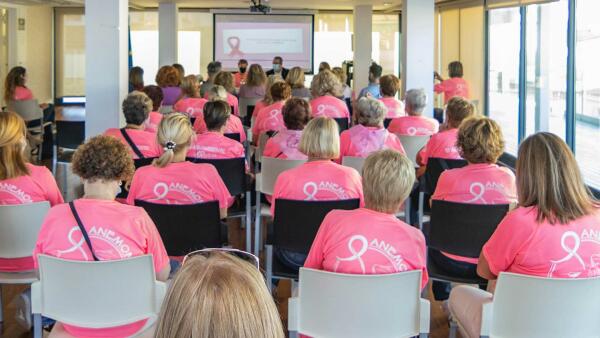 Benidorm conmemora con Anémona el Día Internacional del Cáncer de Mama