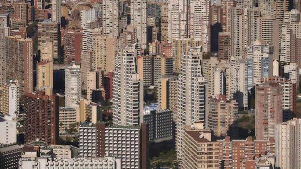 El Centro Cultural acoge una muestra fotográfica que pone el valor el urbanismo de Benidorm