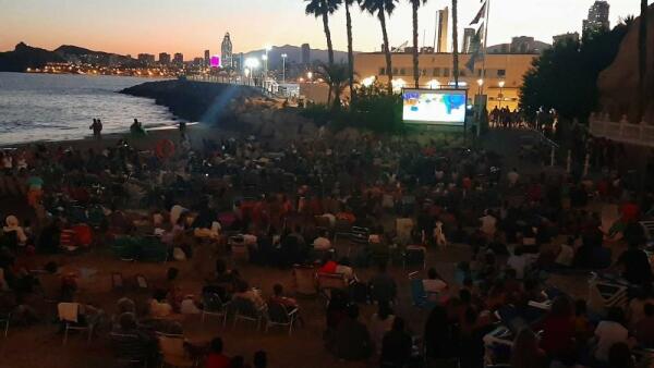 La proyección de ‘Padre no hay más que uno 3’ pone el punto final al ciclo ‘Cine en la Playa’  