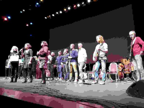 El Colegio Noruego de l&rsquo;Alf&agrave;s actu&oacute; en l&rsquo;Auditori y don&oacute; 1.300 &euro; al Banco de alimentos 