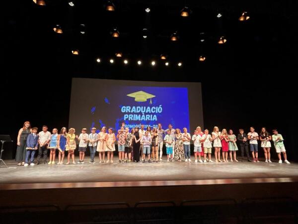 El colegio Muixara celebró el acto de graduación en l’Auditori  