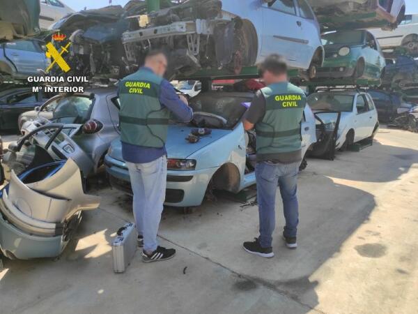 La Guardia Civil desarticula una banda que se hacía pasar por vendedores de piezas de desguace 