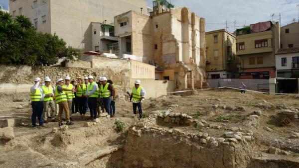 El alcalde de la Vila Joiosa y el diputado provincial de Arquitectura visitan el avance de las obras para la puesta en valor de las Termas de Allon