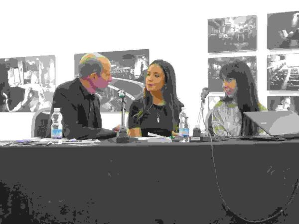 La escritora nuciera Natasha Dubalia present&oacute; su libro &ldquo;Palm trees and rain&rdquo;