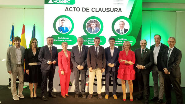 El alcalde destaca que los hoteles de Benidorm abanderan la sostenibilidad en “su triple dimensión”
