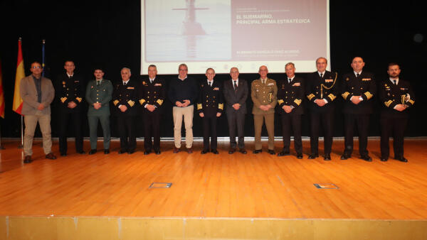 La conferencia &lsquo;El submarino, principal arma estrat&eacute;gica&rsquo; del almirante Gonzalo Sanz Alisedo inaugura las III Jornadas de la mar de Benidorm 