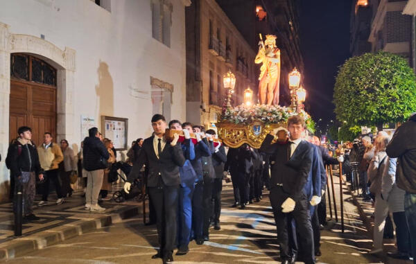 La cofrad&iacute;a Ecce Homo procesiona la noche del Jueves Santo en Villajoyosa 