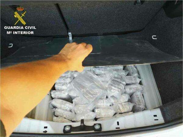 La Guardia Civil incauta 40 kilos de hach&iacute;s a un pasajero del ferry Denia-Palma de Mallorca  