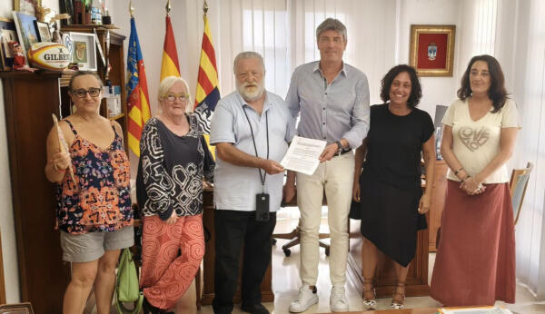 El Ayuntamiento de Villajoyosa firma un convenio con el Doble Amor para mejorar infraestructuras y garantizar la movilidad de los usuarios