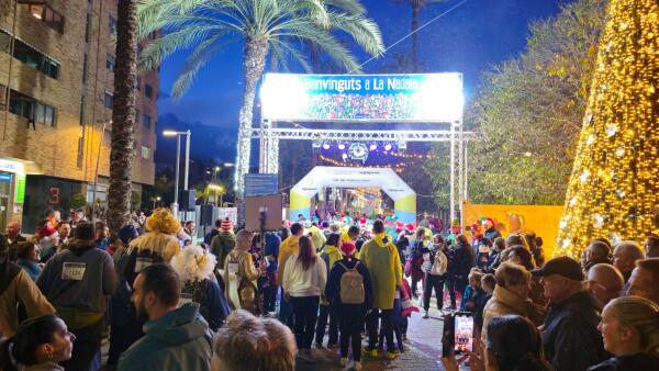 M&aacute;s de 1.300 personas participan en la carrera popular de San Silvestre de Villajoyosa que marca un nuevo r&eacute;cord de participaci&oacute;n