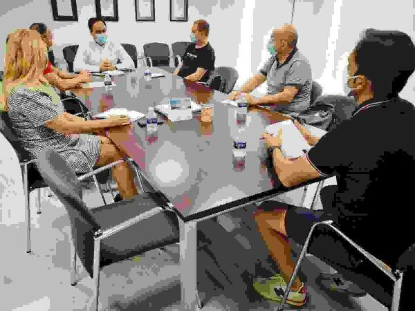 EL ALCALDE RECIBI&Oacute; A EMPRESARIADO DE LA CALA Y SE COMPROMETI&Oacute; A INCORPORAR SUS PETICIONES AL PLAN DE CONTINGENCIA DE LA PLAYA