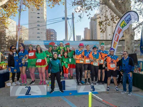 300 corredores y el buen humor, protagonistas de la San Silvestre ‘Christmas Run’ de Benidorm  