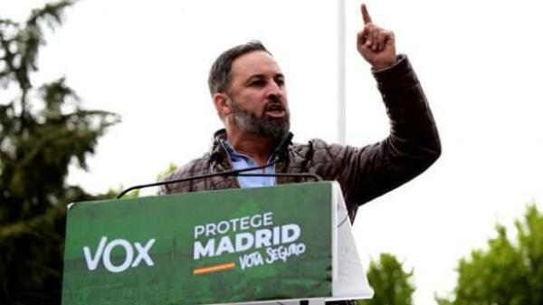 Abascal acusa a Iglesias de enviar "matones a sueldo" a Vallecas 