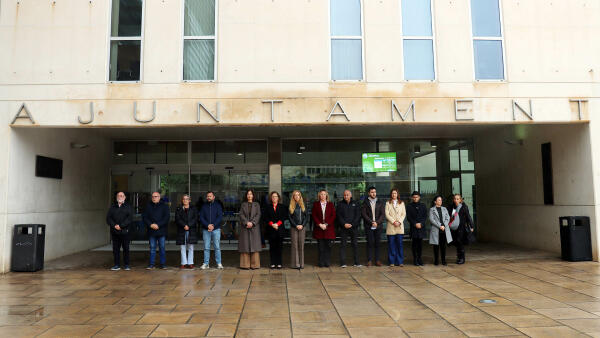Benidorm guarda un minuto de silencio en homenaje y recuerdo a las v&iacute;ctimas del terrorismo