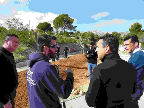 La Nuc&iacute;a &middot; Nueva zona verde ajardinada en el carrer Barbados 