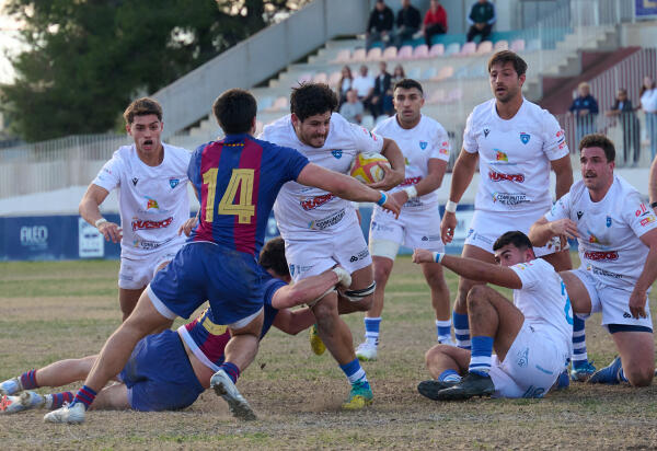 El Huesitos La Vila roza la gloria ante el Barça en un encuentro de infarto