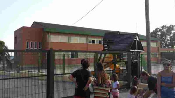 La Vila // Ayuntamiento y comunidad educativa solicitan a Conselleria la no supresión de un aula de infantil en el CEIP Hispanitat 