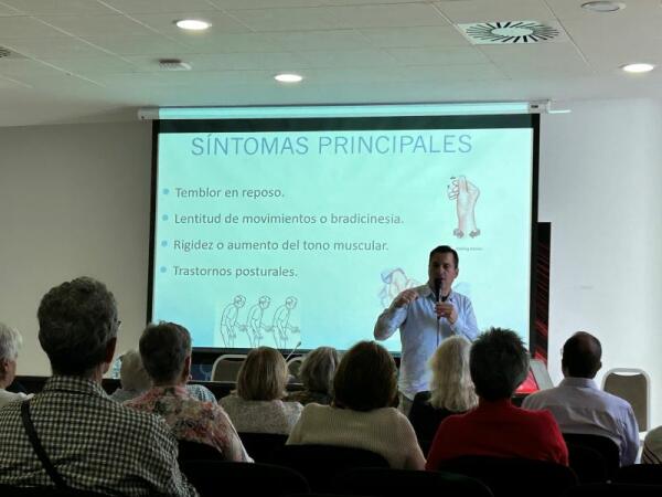 L’Auditori acogió una charla sobre la enfermedad de Parkinson  