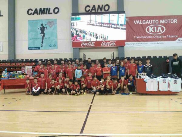 La Nuc&iacute;a &middot; 50 j&oacute;venes participan en el I Torneo Solidario de F&uacute;tbol Sala