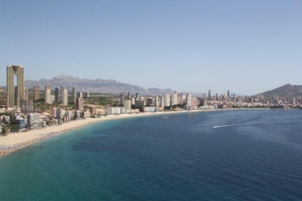 Encuentran el cadáver de una mujer en la costa de Benidorm