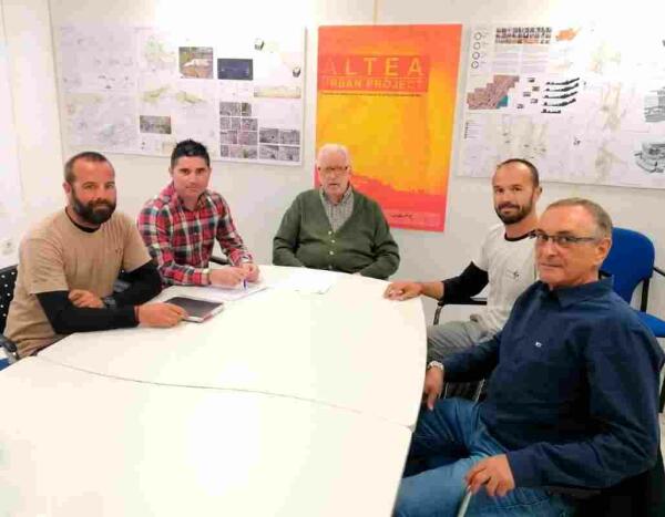 Altea · Medio Ambiente y Cofradía de Pescadores firman un convenio de colaboración que da soporte a las artes menores 
