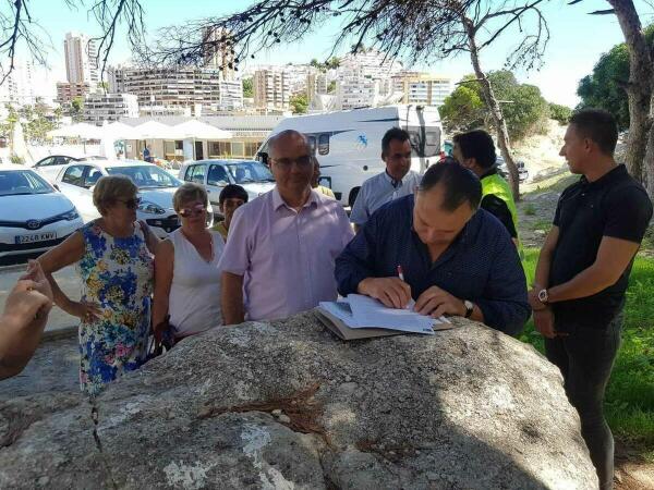 Urbanismo firma el acta de inicio de la obras del nuevo paseo marítimo de la Cala de la Vila Joiosa 