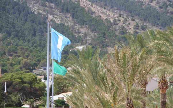 La Bandera Azul lucir&aacute; una a&ntilde;o m&aacute;s en la playa Rac&oacute; del Albir