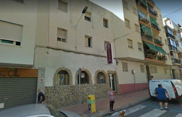 Una empresa proyecta un hotel en un antiguo hostal abandonado en el centro de Benidorm 