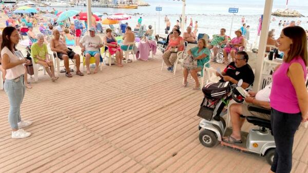 Benidorm informa a los usuarios de las playas sobre el valor de la posidonia 