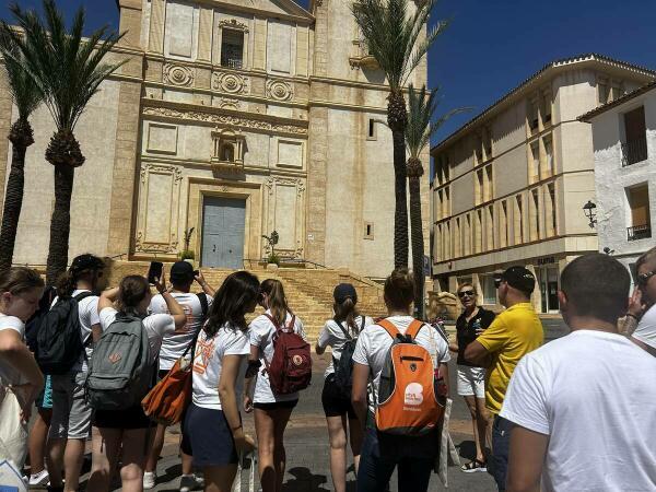 Un grupo de miembros del Club Lions Benidorm visita La Nucía 