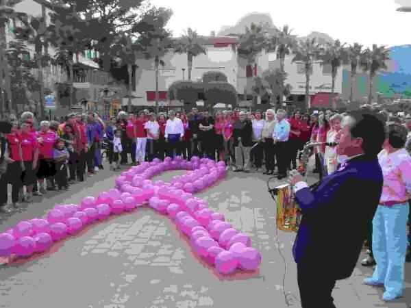 La Nuc&iacute;a realiz&oacute; un &ldquo;Gran Lazo Humano contra el C&aacute;ncer&rdquo;  en la pla&ccedil;a de l&rsquo;Alm&agrave;ssera 