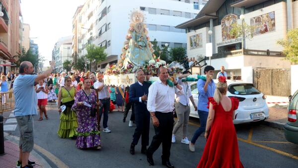 La Casa de Andalucía de Benidorm inicia las celebraciones de la Romería del Corpus con una misa y la bajada de la Virgen del Rocío
