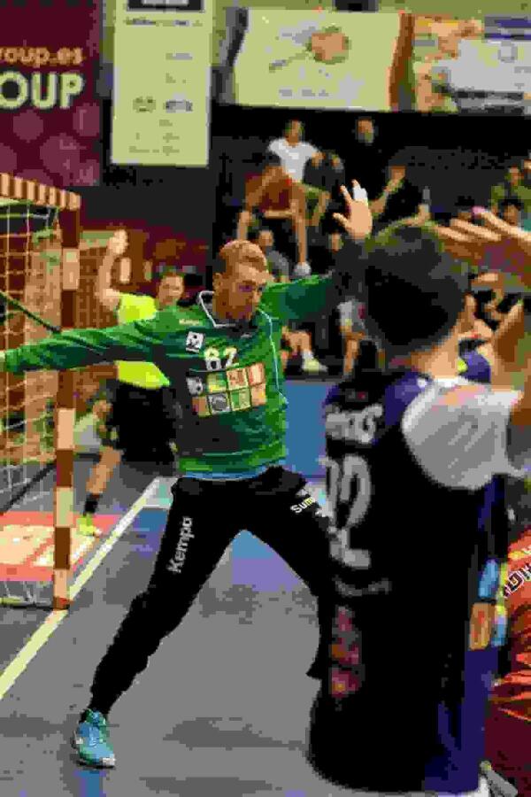 Leo Vial amplía su contrato con el Balonmano Benidorm hasta 2021 
