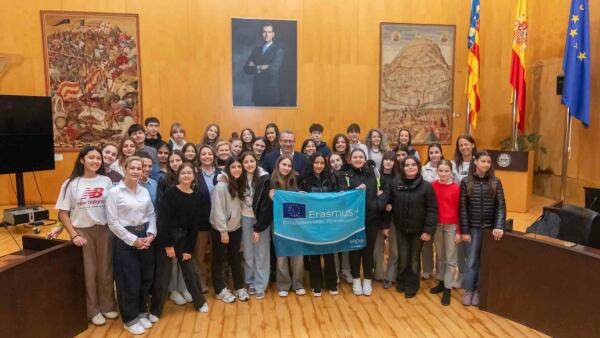 Una treintena de estudiantes del programa Erasmus+ profundizan en el &lsquo;modelo Benidorm&rsquo; 
