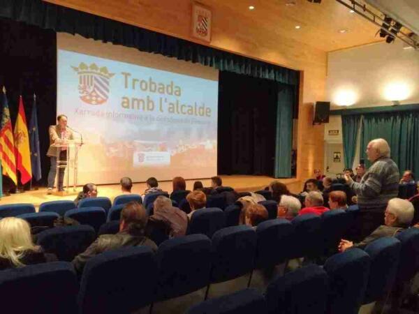 El alcalde de Finestrat responde a las preguntas de sus vecinos en una nueva edici&oacute;n del encuentro con la ciudadan&iacute;a  