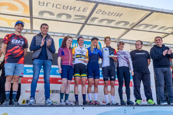 Tamara Wiedmann y Sam Gaze ganan la Shimano Super Cup Massi La Nucía