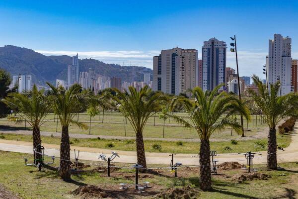 Espacio Público instala una nueva zona biosaludable en el Parque de la Séquia Mare