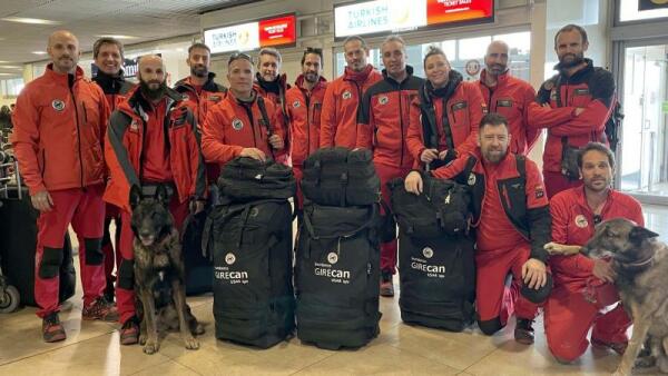 Un agente de la Policía Local de Benidorm, entre los equipos de rescate desplazados a Turquía por el terremoto 