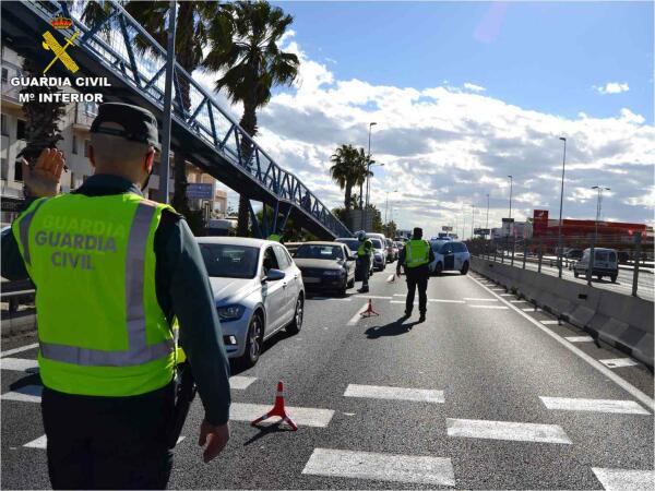 La Guardia Civil sigue colaborando activamente para ayudar a frenar la pandemia 