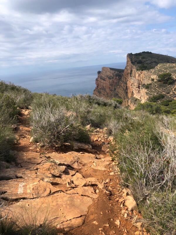 Ciudadanos reclama mejoras urgentes en la defectuosa señalización de senderos del parque natural de Serra Gelada