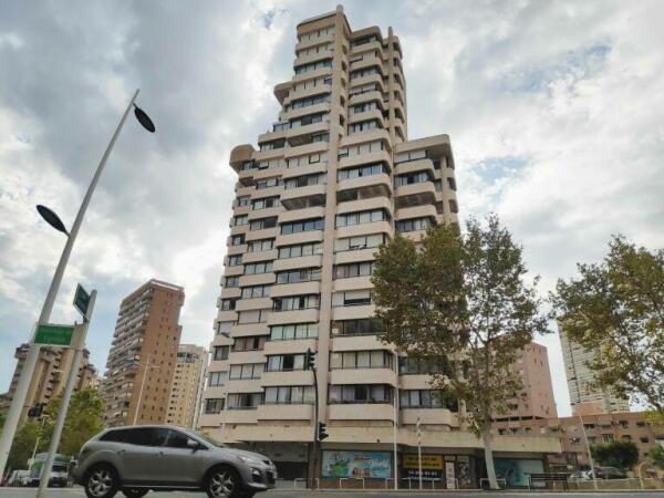 La subasta de medio edificio de Benidorm culmina con ofertas por todas las viviendas 