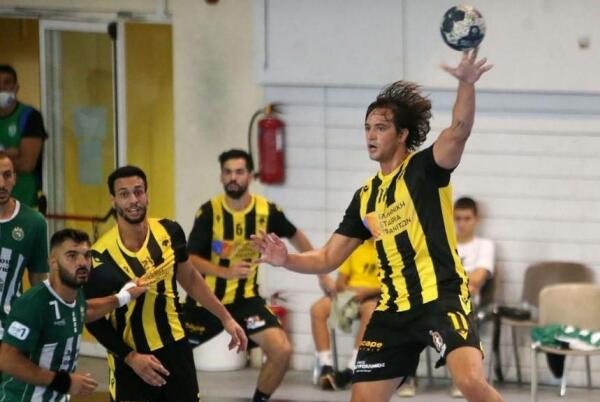 El lateral derecho Luisfe Reina fichaje del Balonmano Benidorm 