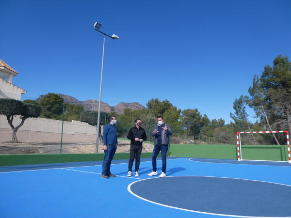 La Nucía invierte 15.000 euros en la pista deportiva Convent de les Monges  