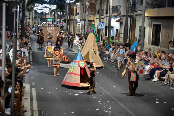 La penya Els Grillats con los &ldquo;Playmobil&rdquo; gana la &ldquo;Cabalgata de Disfraces&rdquo;